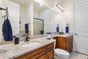 Cliffside Lake Retreat - 2 Bdr, Walk to Table Rock