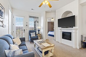 Cliffside Lake Retreat - 2 Bdr, Walk to Table Rock