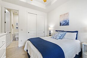 Cliffside Lake Retreat - 2 Bdr, Walk to Table Rock