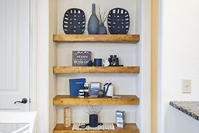 Cliffside Lake Retreat - 2 Bdr, Walk to Table Rock