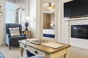 Cliffside Lake Retreat - 2 Bdr, Walk to Table Rock