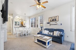 Cliffside Lake Retreat - 2 Bdr, Walk to Table Rock