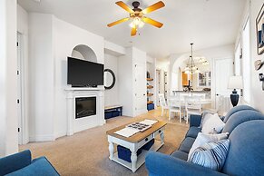 Cliffside Lake Retreat - 2 Bdr, Walk to Table Rock