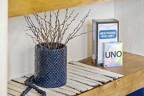 Cliffside Lake Retreat - 2 Bdr, Walk to Table Rock