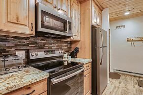 Eagle on Skis Cozy 3 BDR Home Walk to Ski Lifts