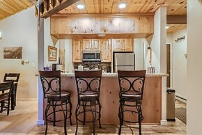 Eagle on Skis Cozy 3 BDR Home Walk to Ski Lifts