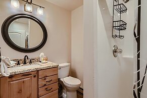 Eagle on Skis Cozy 3 BDR Home Walk to Ski Lifts