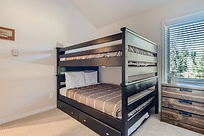 Eagle on Skis Cozy 3 BDR Home Walk to Ski Lifts