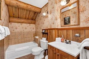 The Log Home Quintessential Log Cabin in Ynp!