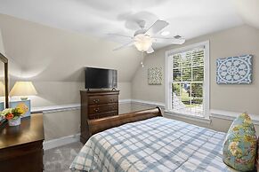 Make a Big Splash in 7BR Lake Norman Home!