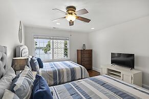 Make a Big Splash in 7BR Lake Norman Home!