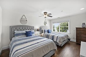 Make a Big Splash in 7BR Lake Norman Home!