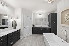 Make a Big Splash in 7BR Lake Norman Home!