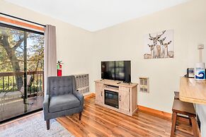 Cozy Corner Yosemite Studio Close to it All!