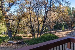 Cozy Corner Yosemite Studio Close to it All!