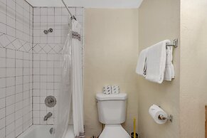 Cozy Corner Yosemite Studio Close to it All!