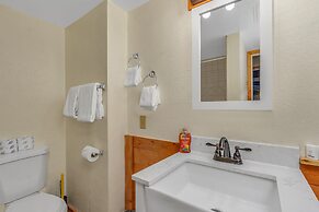 Cozy Corner Yosemite Studio Close to it All!