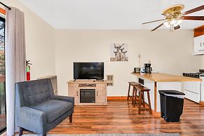 Cozy Corner Yosemite Studio Close to it All!