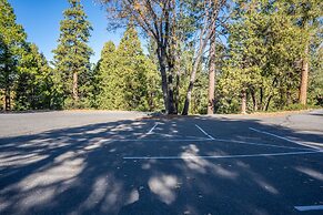Cozy Corner Yosemite Studio Close to it All!