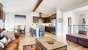 An Adventure of a Lifetime- 3 Bdr, 5 Min to Skiing