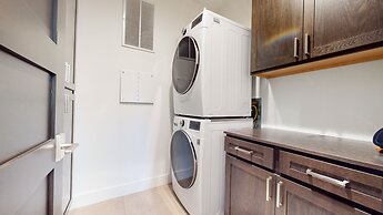 An Adventure of a Lifetime- 3 Bdr, 5 Min to Skiing