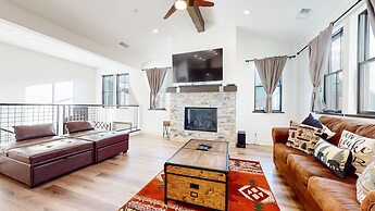 An Adventure of a Lifetime- 3 Bdr, 5 Min to Skiing