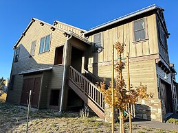 An Adventure of a Lifetime- 3 Bdr, 5 Min to Skiing