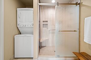 Riverview Retreat Picturesque 2 BDR in Resort!