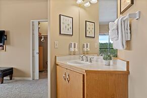 Riverview Retreat Picturesque 2 BDR in Resort!