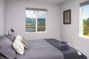 Modern 2bd Cabin With Stunning Views of Bass Lake