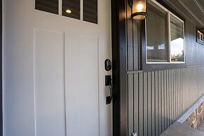 Modern 2bd Cabin With Stunning Views of Bass Lake