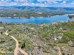 Modern 2bd Cabin With Stunning Views of Bass Lake