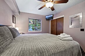 Ski In, Ski Out! 3 BDR Steps From Stagecoach Lift