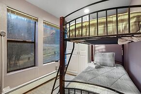 Ski In, Ski Out! 3 BDR Steps From Stagecoach Lift