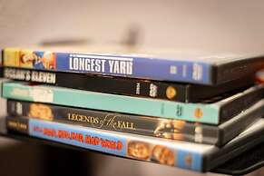 Ski In, Ski Out! 3 BDR Steps From Stagecoach Lift