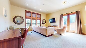 Gorgeous Condo at Obsidian Clubhouse Downstairs