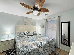 Whale of a Time Resort Home for 6, Walk to Beach