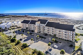 Whale of a Time Resort Home for 6, Walk to Beach