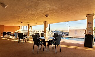 Whale of a Time Resort Home for 6, Walk to Beach