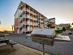 Whale of a Time Resort Home for 6, Walk to Beach