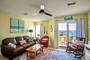 Whale of a Time Resort Home for 6, Walk to Beach