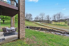 Fore Seasons Golf Condo - 5 Min to Silver Dollar!