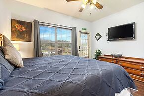 Fore Seasons Golf Condo - 5 Min to Silver Dollar!