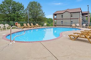 Fore Seasons Golf Condo - 5 Min to Silver Dollar!