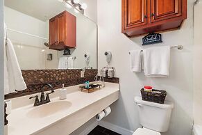 Fore Seasons Golf Condo - 5 Min to Silver Dollar!