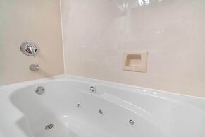 Fore Seasons Golf Condo - 5 Min to Silver Dollar!