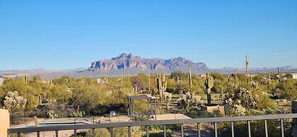 East Mesa Desert and Mountain Views: 5br, Pool