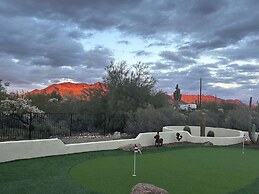 East Mesa Desert and Mountain Views: 5br, Pool
