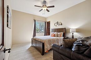 East Mesa Desert and Mountain Views: 5br, Pool