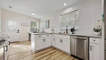 The Oak Hideaway Pet Friendly 3bd!